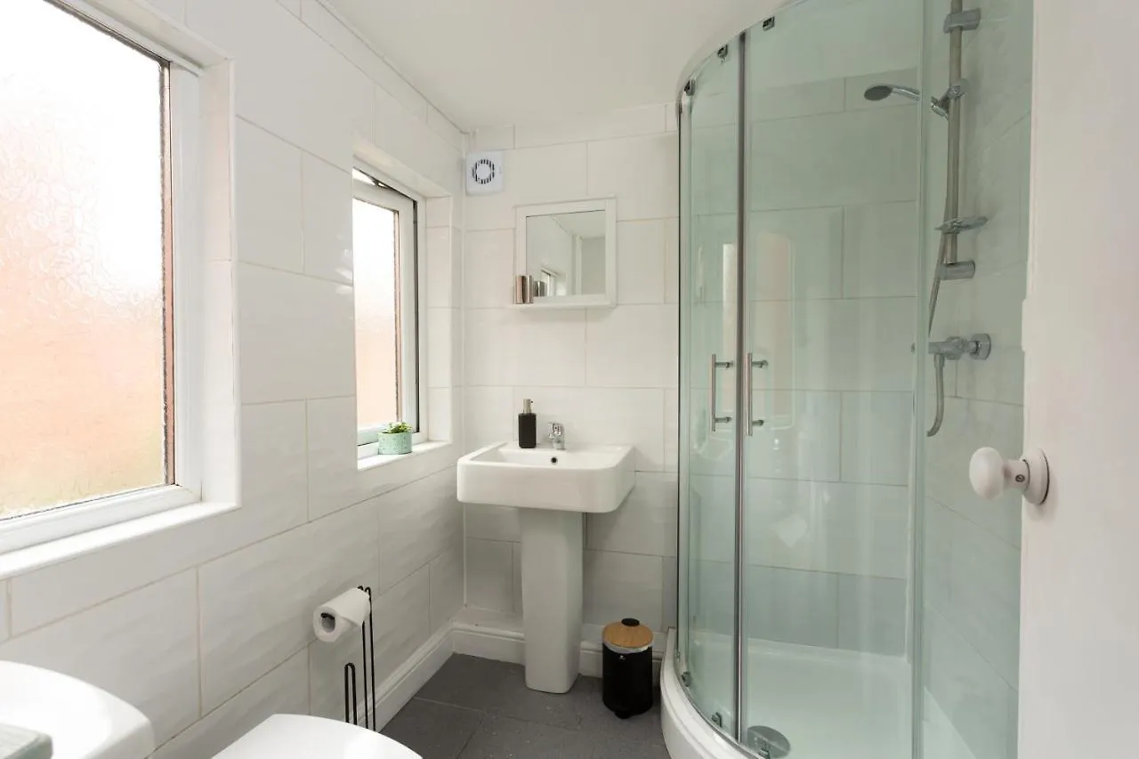 Lovely City Town House With Free Parking Sleeps 2 To 6 Guests York